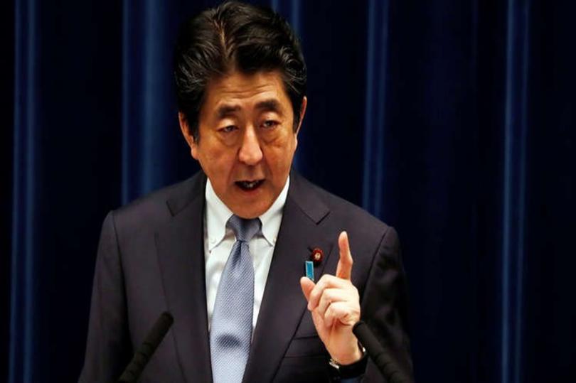 رئيس الوزراء الياباني يطالب بتأجيل التجمعات لمدة أسبوعين